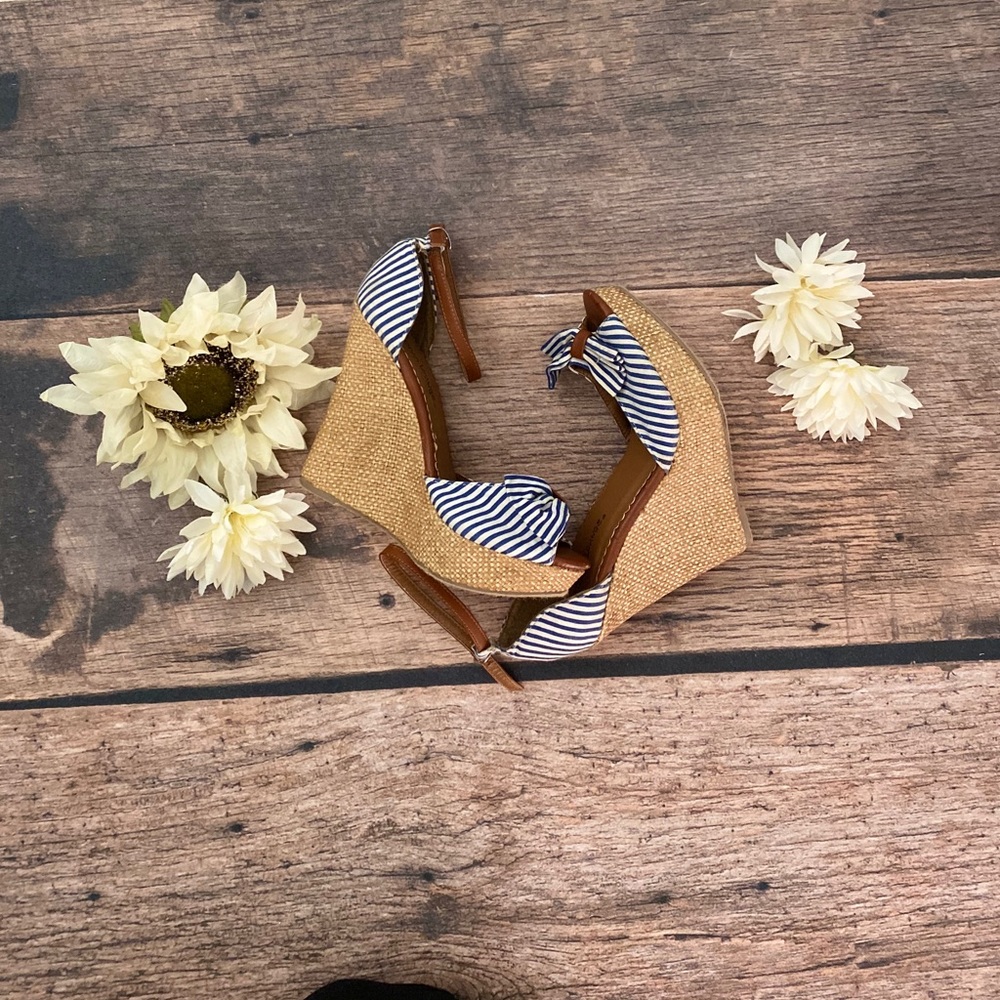 Diva Lounge wedges size 7.5